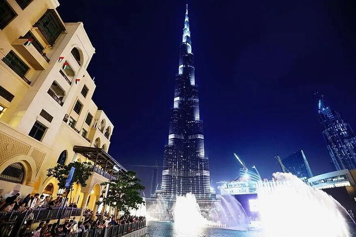 Experience the blend of tradition and modernity as you explore iconic landmarks like the Burj Khalifa and bustling souks while enjoying stunning views and unique attractions throughout Dubai.